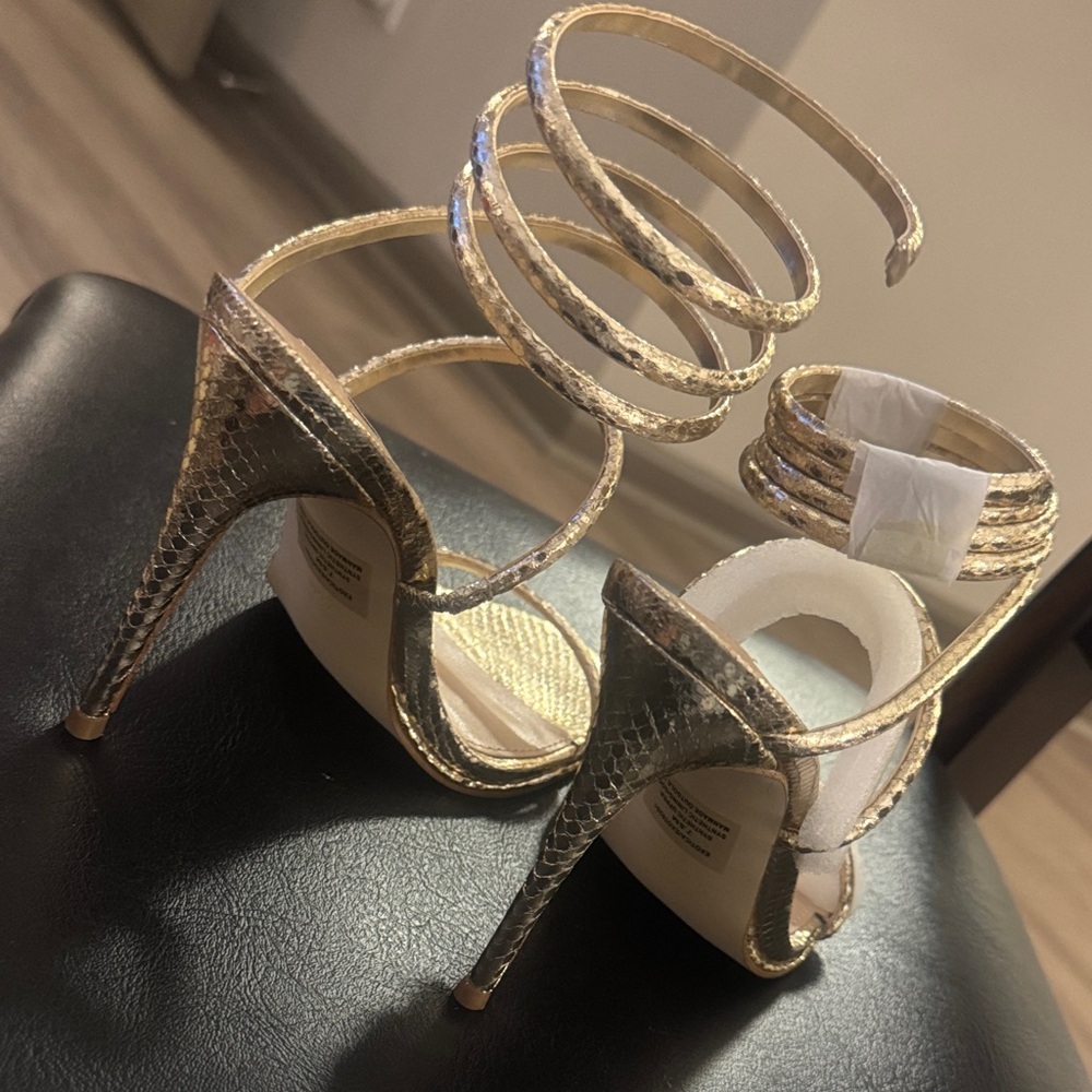 🔥STEVE MADDEN
Exotica Sandal In Gold Snake Brand New Size 7.5🔥 - Picture 12 of 16